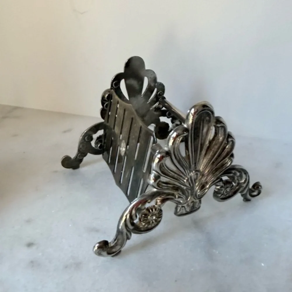 vintage silver-plated knife rest by Leonard ornate shell and scroll motifs